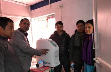 पूर्वखोला गाँउपालिकाद्धारा बर्थिङ सेन्टरलाई उपकरण हस्तान्तरण